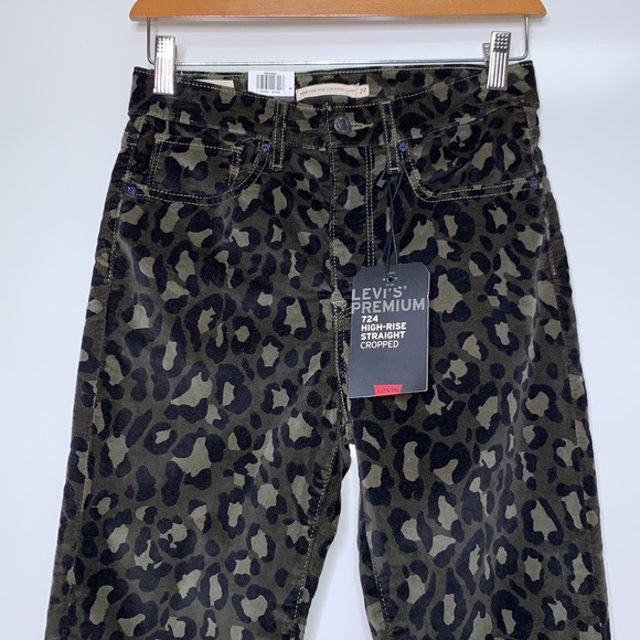 NEW LEVIS 724 High Rise Straight Cropped Velvet Animal Print Pants Size 26 - Picture 3 of 10